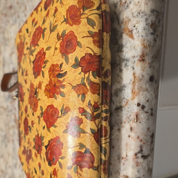 NWT Patricia Nash Kisslock Clutch with detachable strap - Picture 3 of 11